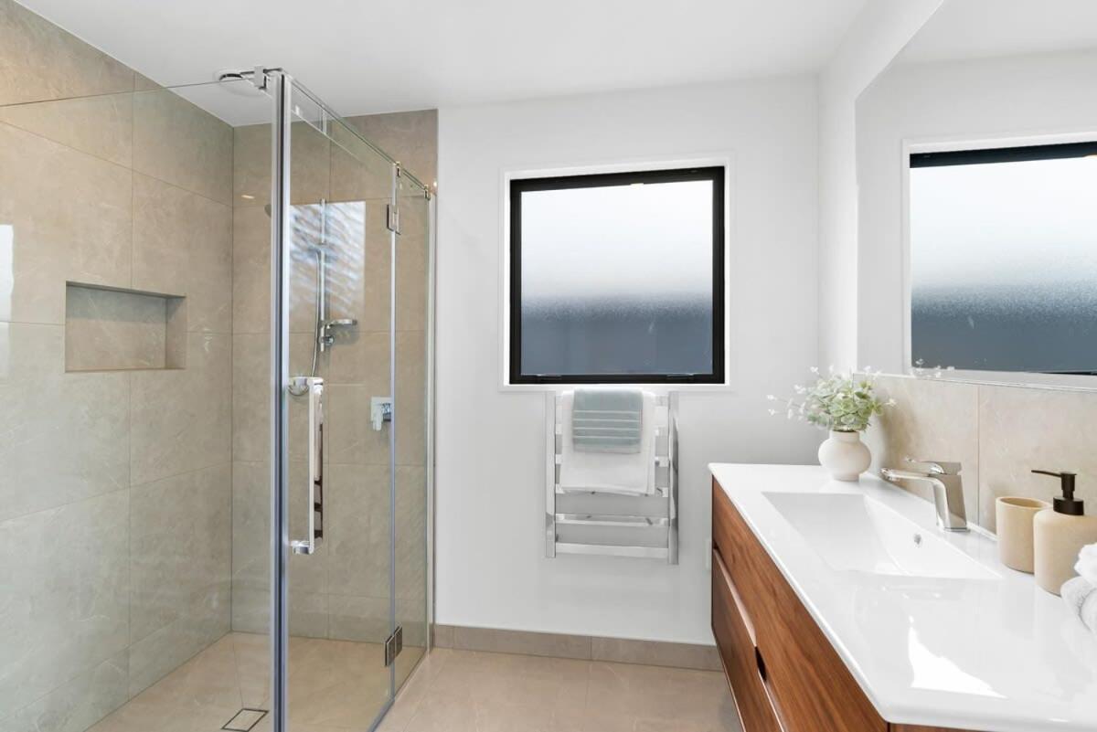 Holiday home Stunning Brand New 4-bedroom In *